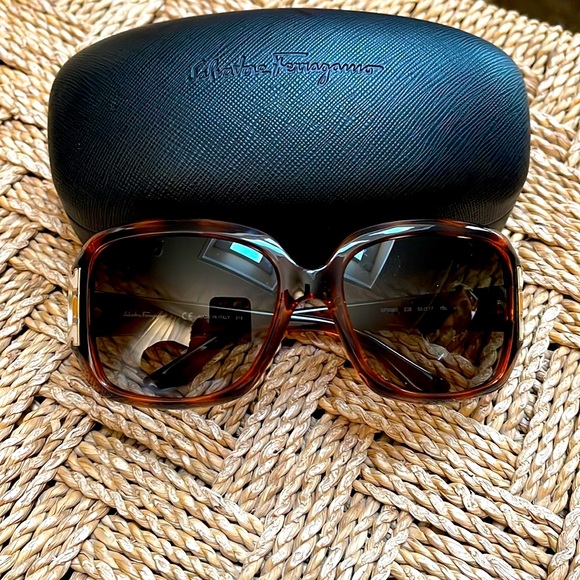 Salvatore Ferragamo Accessories - Final price drop! 🕶🌸New without Tags Salvatore Ferragamo sunglasses